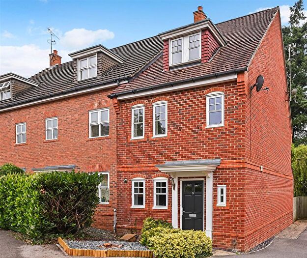 4 Bedroom Town House For Sale In Blythe Close, Enham Alamein, Andover, SP11