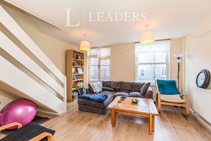 2 Bedroom Flat To Rent In Castle Street, Buckingham, Buckinghamshire, MK18