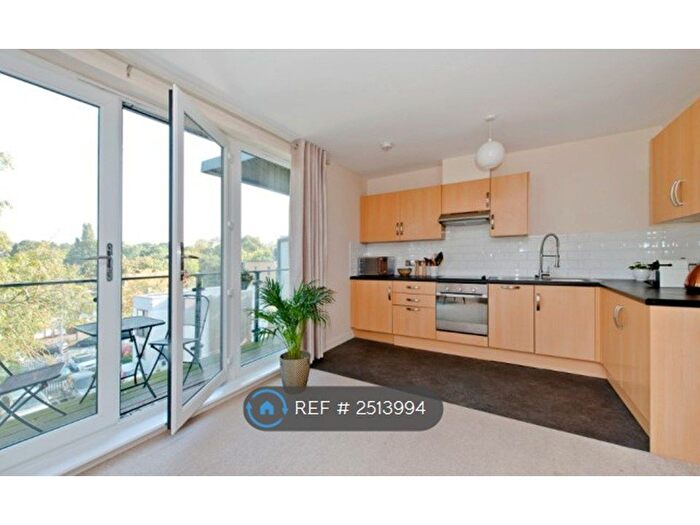 2 Bedroom Flat To Rent In Mottingham Court, London, SE9