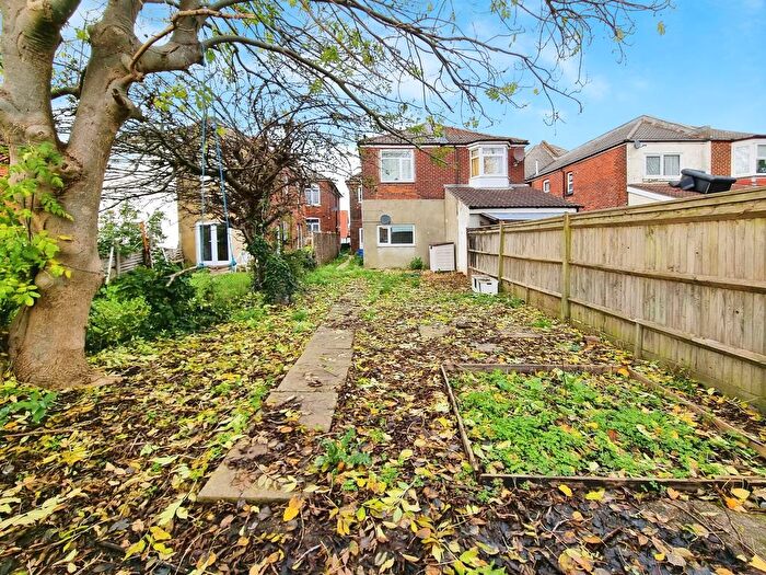 1 Bedroom Flat For Sale In Bitterne Road West, Southampton, SO18
