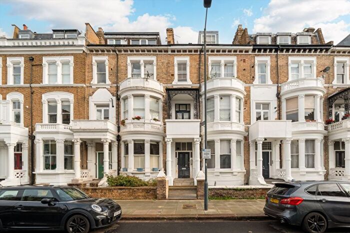 1 Bedroom Flat To Rent In Sinclair Road, Shepherds Bush, W14