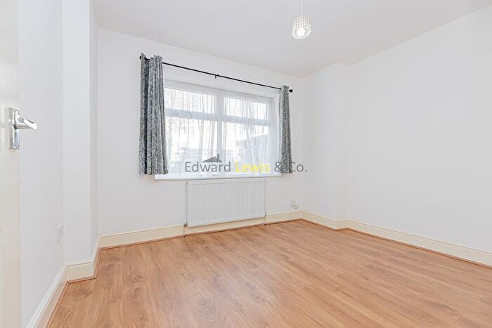 3 Bedroom Flat To Rent In Cann Hall Road, London, E11