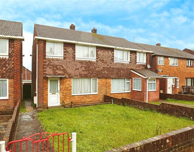 3 Bedroom Semi Detached House For Sale In Butts Road, Southampton, Hampshire, SO19
