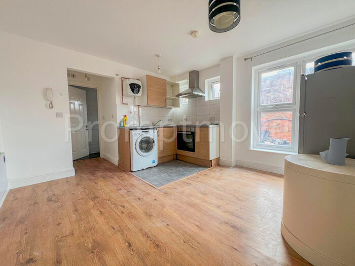 2 Bedroom Flat To Rent In King Street Luton, LU1