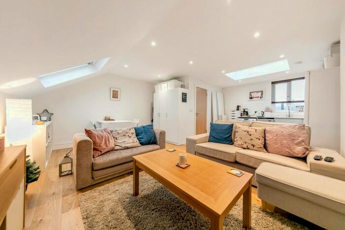 1 Bedroom Flat To Rent In Arodene Road, SW2