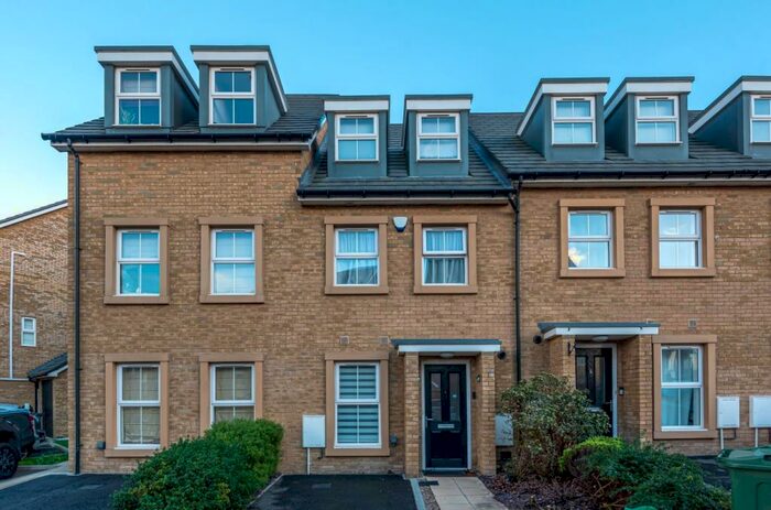 4 Bedroom Semi-Detached House To Rent In Richmond Lane Dartford, DA1