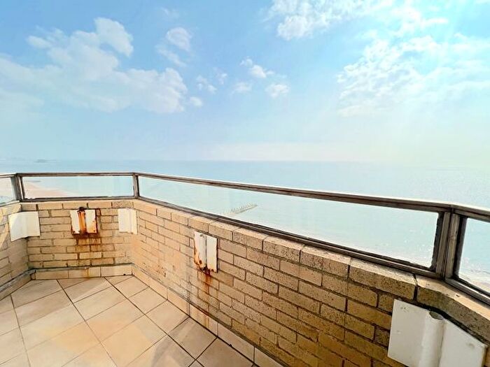 2 Bedroom Flat To Rent In Spa Court, Kings Esplanade, Hove, BN3