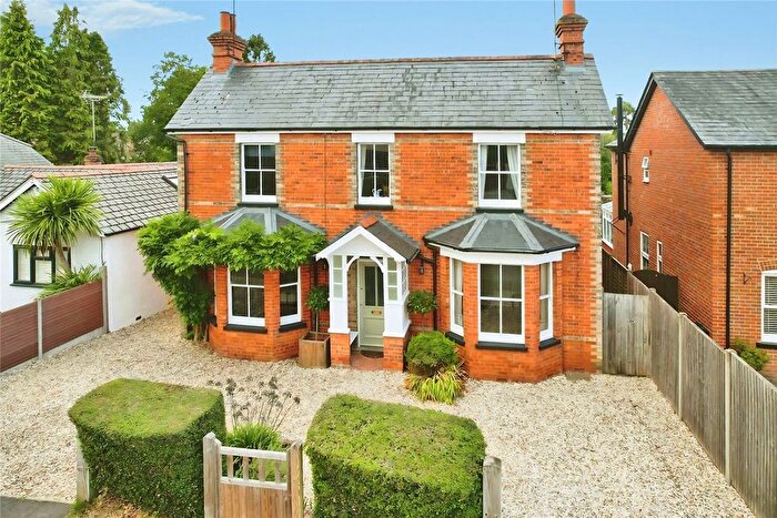 4 Bedroom Detached House For Sale In Pinewood Avenue, Crowthorne, Berkshire, RG45