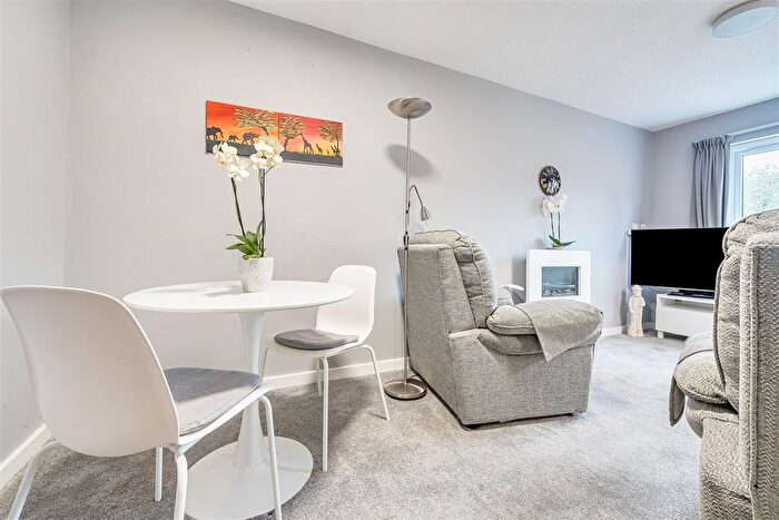 1 Bedroom Flat For Sale In Avonlea Court, Cloverdale Drive, Longwell Green, Bristol, BS30