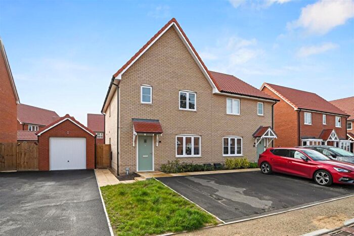 3 Bedroom Semi-Detached House To Rent In Goldfinch Way, Brantham, CO11