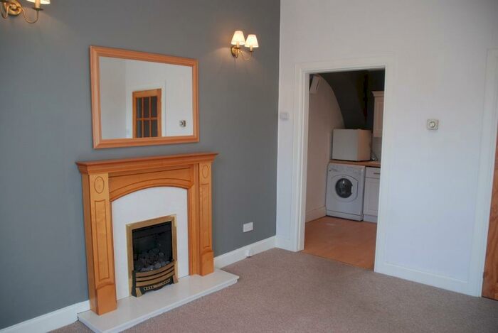 1 Bedroom Flat To Rent In Cardwell Road, Gourock, Gourock, PA19
