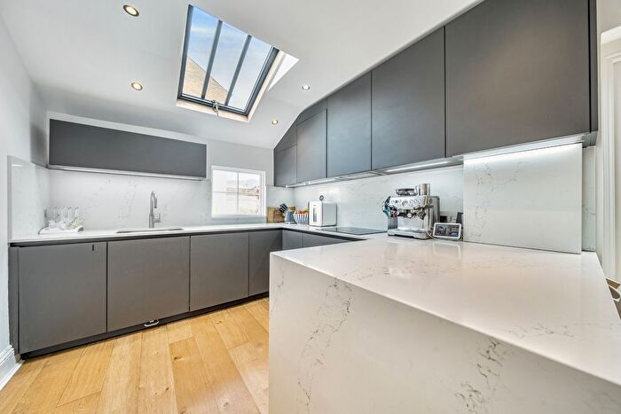 4 Bedroom End Of Terrace House For Sale In Old Woolwich Road, London, SE10