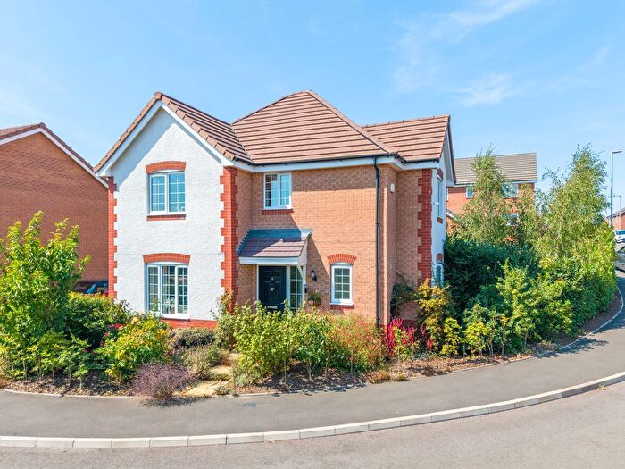 4 Bedroom Detached House For Sale In Woodpecker Way, Pershore, WR10