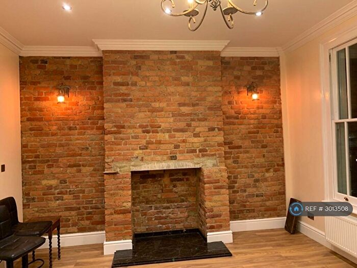 4 Bedroom Flat To Rent In Kennington Lane, London, SE11