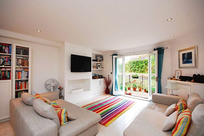 2 Bedroom Flat To Rent In Worple Road, Wimbledon, London, SW19
