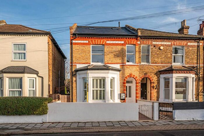 2 Bedroom Flat To Rent In Fernlea Road, Balham, London, SW12