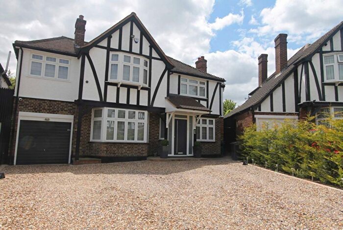 5 Bedroom Detached House For Sale In Oakleigh Gardens, Edgware, HA8