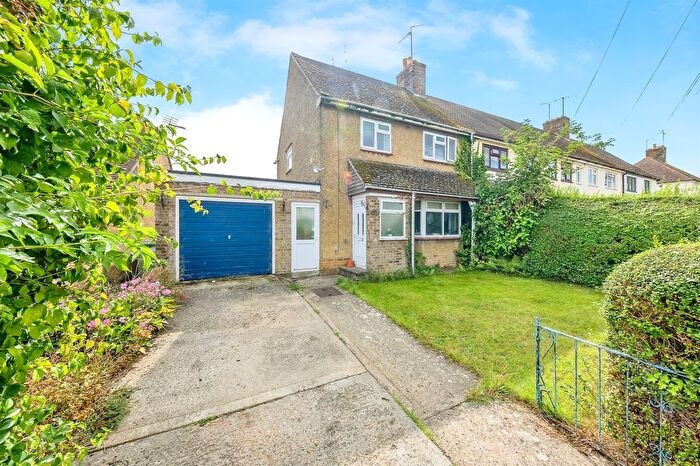 3 Bedroom End Of Terrace House For Sale In Lincoln Road, Stamford, PE9