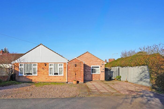 4 Bedroom Semi-Detached Bungalow For Sale In Hall Fields, Radford Semele, Leamington Spa, CV31