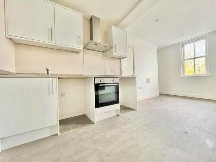 1 Bedroom Flat To Rent In New Cross Road, London, SE14