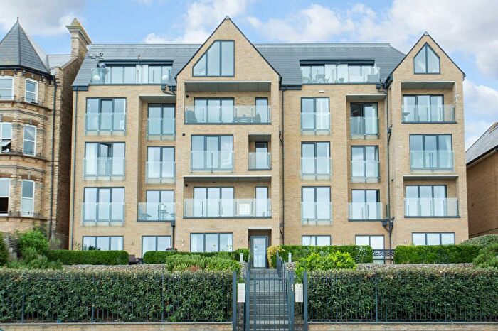 2 Bedroom Flat For Sale In Central Parade, Herne Bay, Kent, CT6