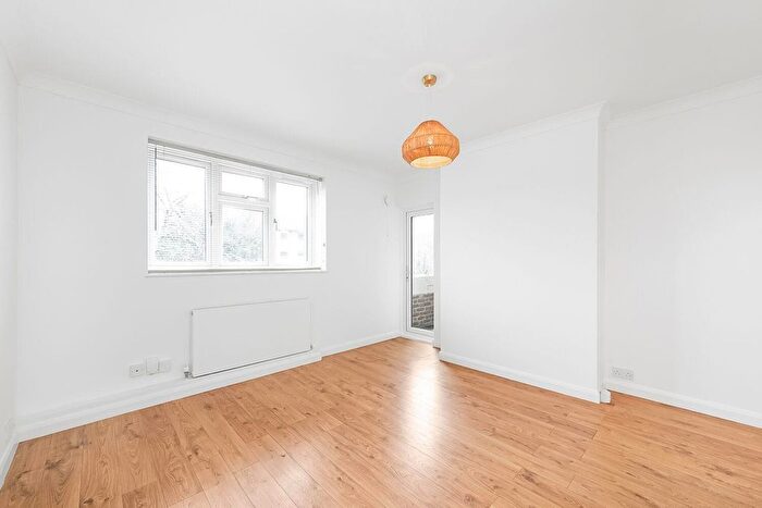1 Bedroom Flat To Rent In Westwood Hill, London, SE26