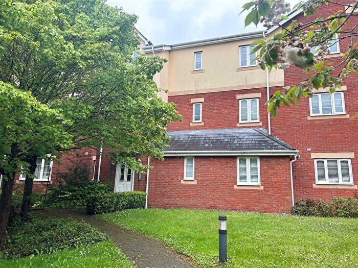2 Bedroom Flat To Rent In Russell Walk, Exeter, EX2