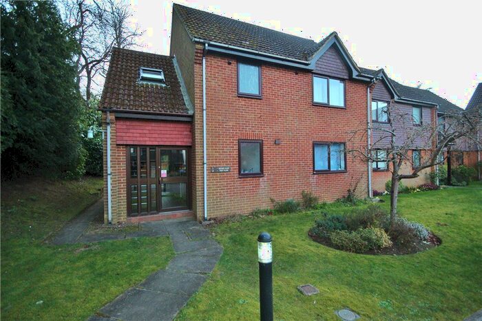 1 Bedroom Flat To Rent In The Beeches, Horsham Road, Guildford, Surrey, GU5