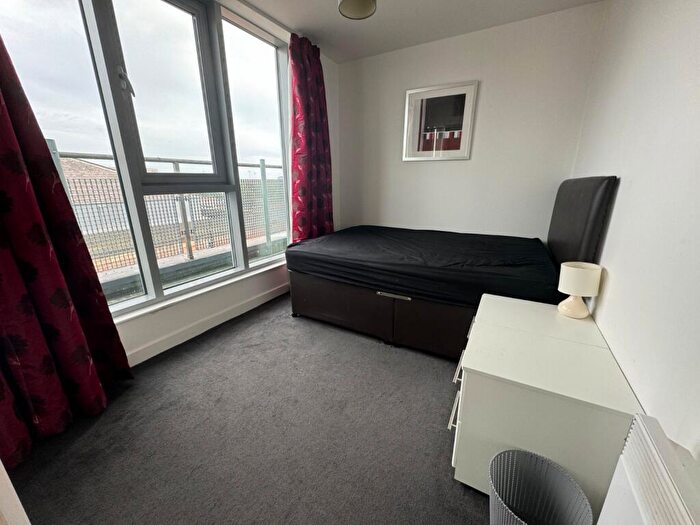 2 Bedroom Flat To Rent In Queens Road, Nottingham, Nottinghamshire, NG2