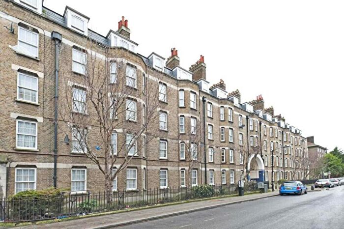 2 Bedroom Flat To Rent In Pilton Place, Elephant And Castle, London, SE17