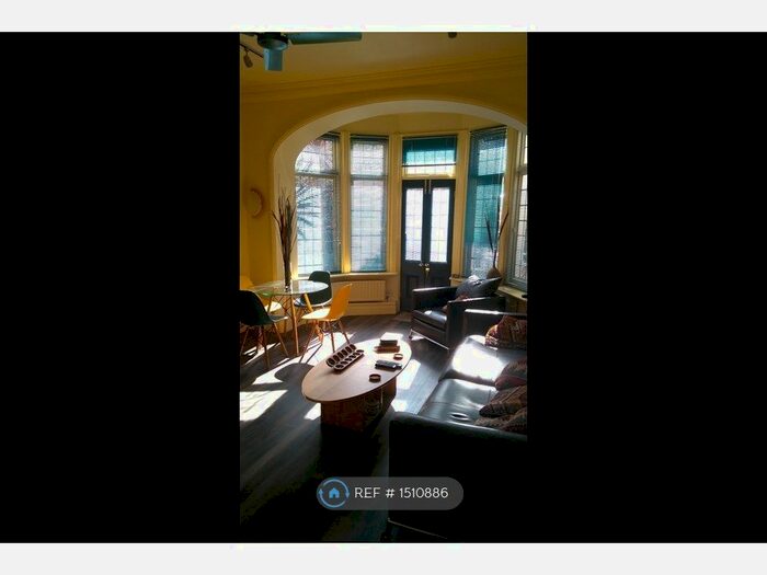 2 Bedroom Flat To Rent In Drewstead Road, London, SW16