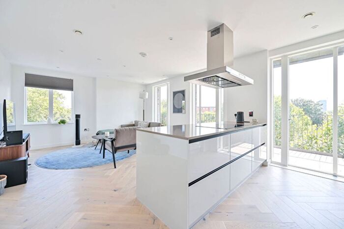 3 Bedroom Flat To Rent In Layard Road, Southwark, SE16