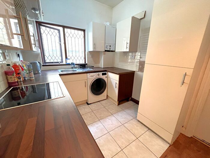 1 Bedroom Flat To Rent In Oakleigh Lodge, Leigh-On-Sea, SS9