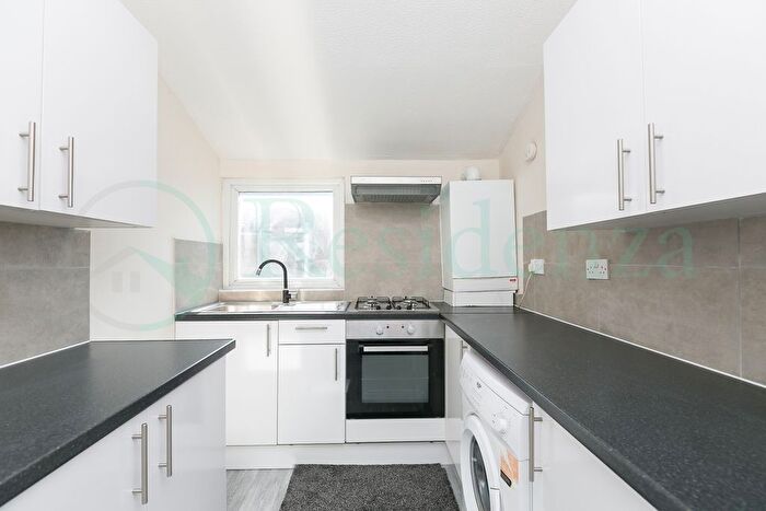 2 Bedroom Flat To Rent In Mitcham Road, London, SW17