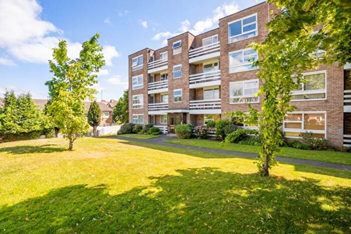 2 Bedroom Flat To Rent In Frinton Court, Hardwick Green, W13