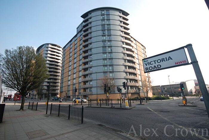 2 Bedroom Flat To Rent In Trentham Court, Victoria Road, Acton, W3