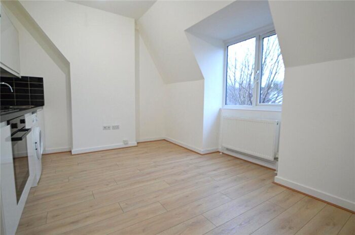 3 Bedroom Apartment To Rent In Brighton Road, South Croydon, CR2