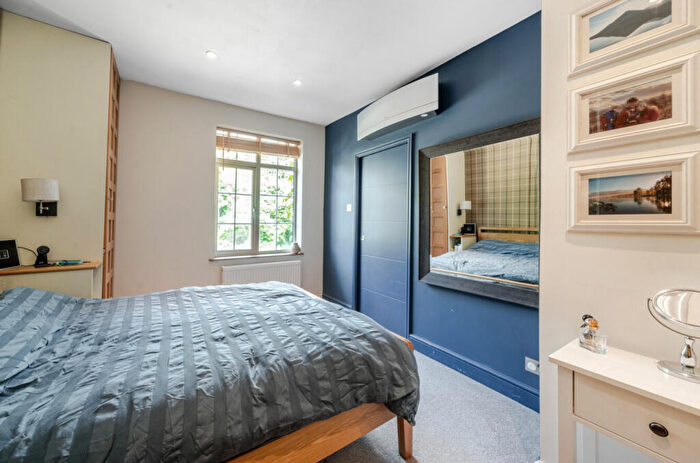 3 Bedroom End Of Terrace House For Sale In London Road, Bagshot, Surrey, GU19