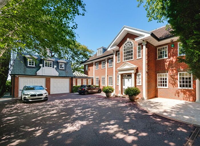 7 Bedroom Detached House For Sale In Byron Drive, London, N2