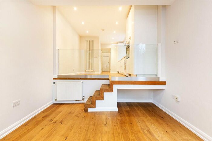 2 Bedroom Apartment To Rent In Highbury Park, Highbury, Islington, London, N5