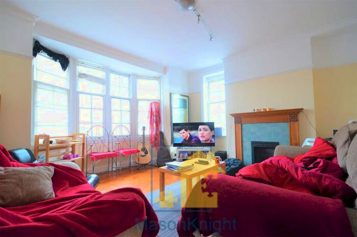 3 Bedroom Flat To Rent In / Academic Year Double Bedroom Mansion Flat On Hagley Road, Edgbaston Academic Year Ultrafast M Broadband, B16