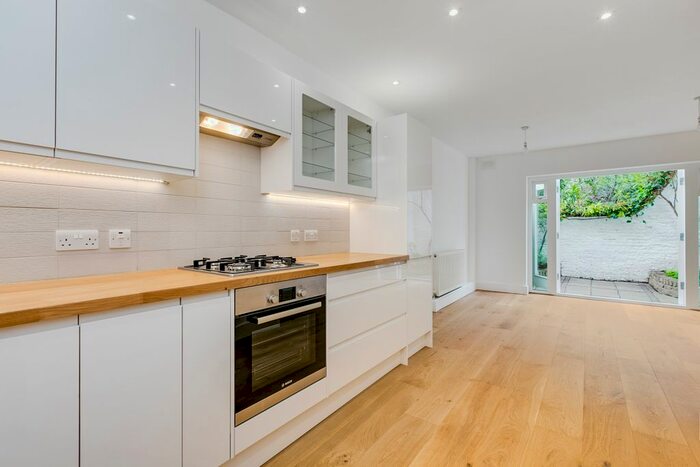 2 Bedroom Terraced House To Rent In Richmond Avenue, London, N1