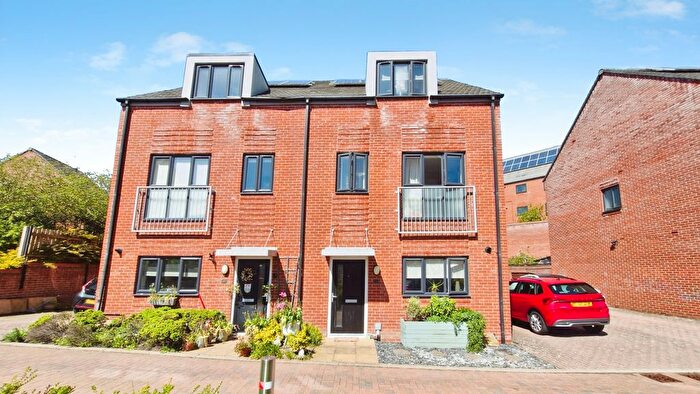 3 Bedroom Semi-Detached House For Sale In Craven Close, Telford, TF4
