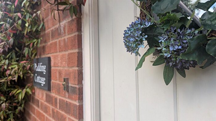 2 Bedroom Cottage For Sale In Barton Road, Carlton, CV13