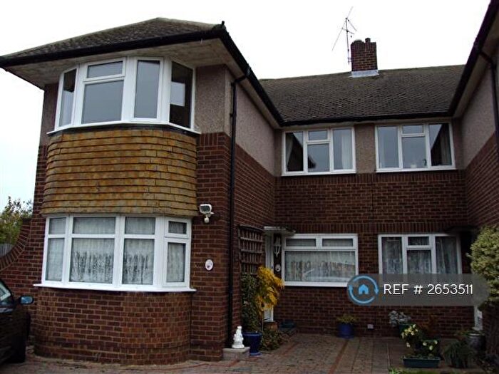 3 Bedroom Maisonette To Rent In Willis Close, Epsom, KT18