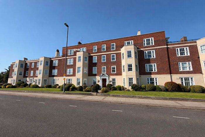 3 Bedroom Apartment To Rent In Dolphin Court, St Helens Parade, PO4