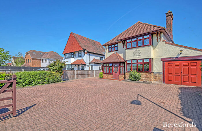 4 Bedroom Detached House For Sale In Shepherds Hill, Romford, RM3