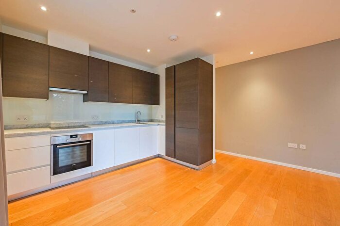 2 Bedroom Flat To Rent In Victory Parade, Stratford, London, E20