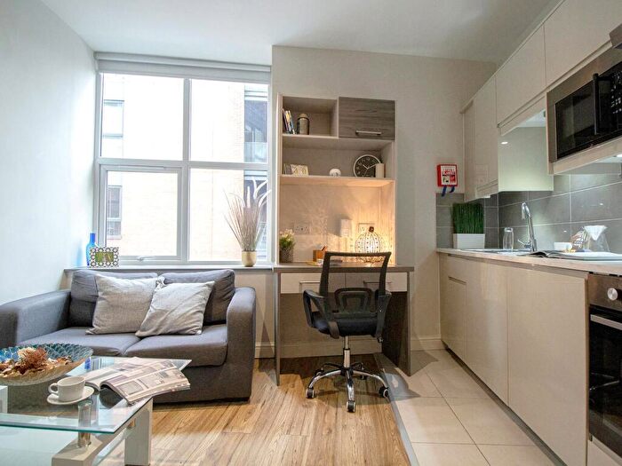 Apartment To Rent In Apt, Eagle House #, M3