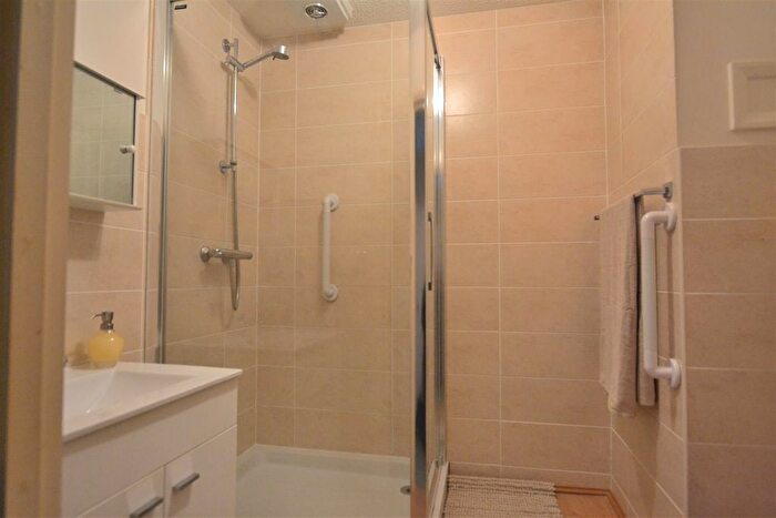 1 Bedroom Flat For Sale In Pinewood Court, Fleet, GU51